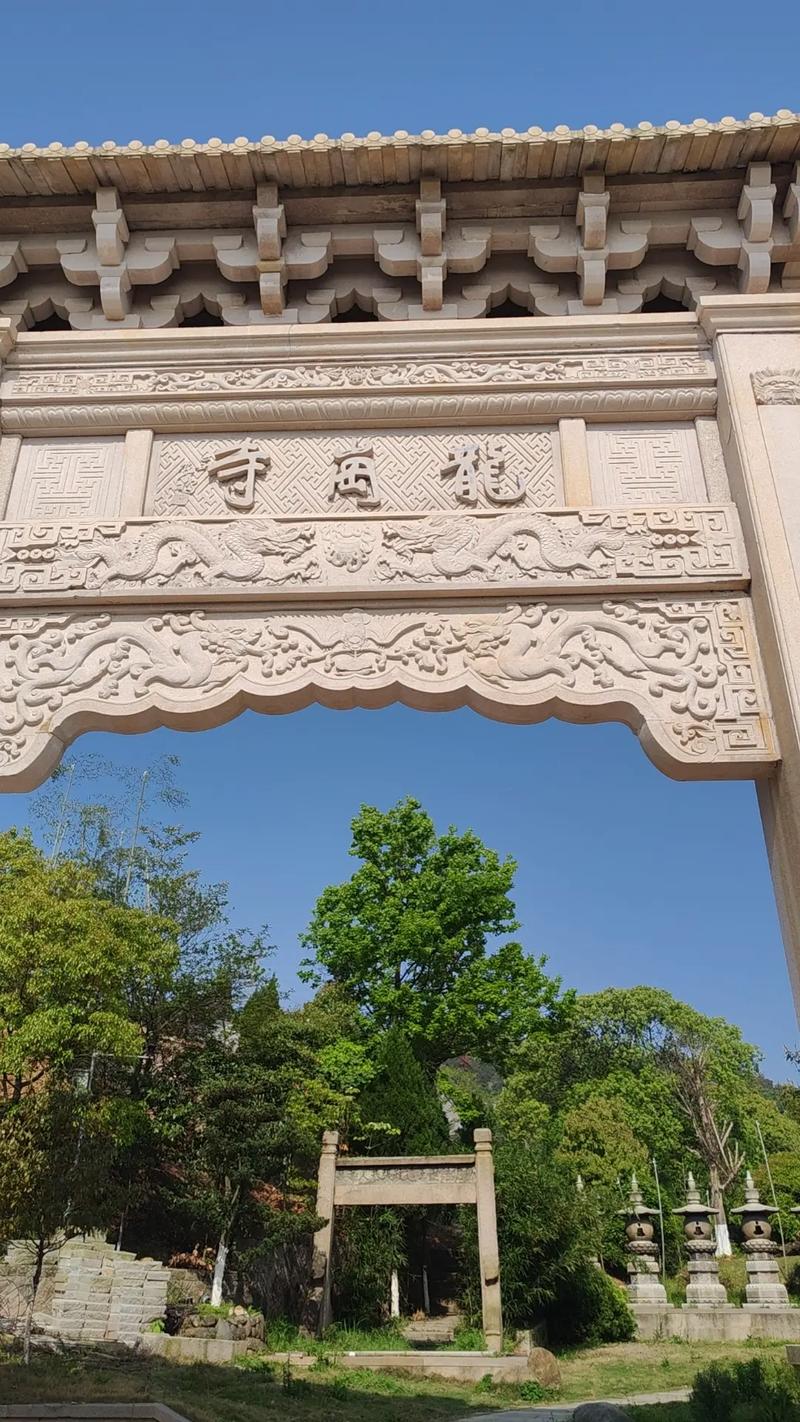 脸上有痣面相吉凶点评 面相日角有痣代表什么